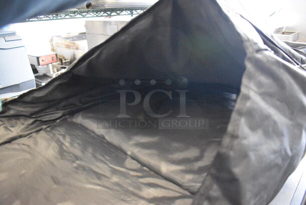 Black Insulated Food Carrying Bag. 24x27x6 - Image 4 of 4