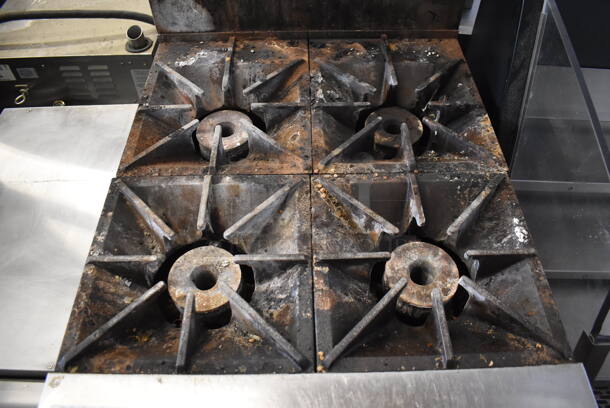 Southbend Stainless Steel Commercial Natural Gas Powered 4 Burner Range w/ Oven, Over Shelf and Back Splash on Commercial Casters. 24.5x34.5x40 - Image 4 of 5