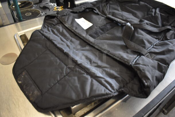 Cambro Black Insulated Food Carrying Bag. 26x26x6 - Image 4 of 6