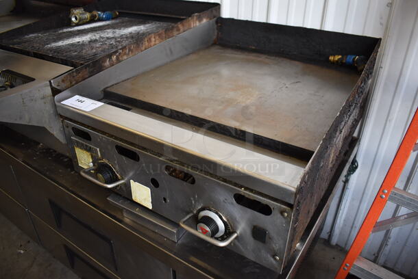 Vulcan MSA24-1 Stainless Steel Commercial Countertop Natural Gas Powered Flat Top Griddle. 54,000 BTU. 24x31.5x12 - Image 2 of 6