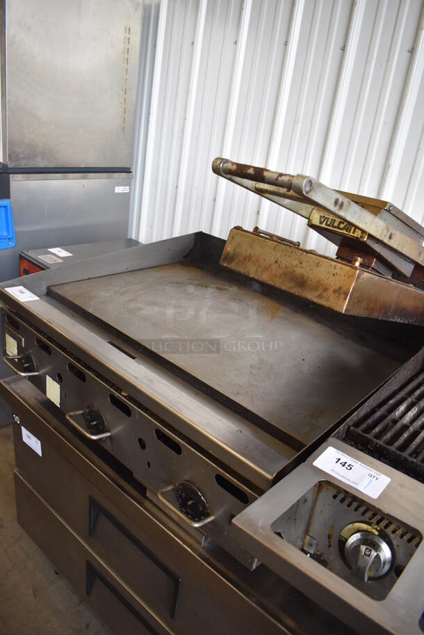Vulcan Stainless Steel Commercial Countertop Natural Gas Powered Flat Top Griddle w/ Panini Press Lid and Thermostatic Controls. 36x36x18 - Image 5 of 6