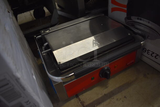 BRAND NEW IN BOX! Avantco 177P70S Stainless Steel Commercial Countertop Panini Sandwich Grill with Smooth Plates. 120 Volts, 1 Phase. 19x19x12. Tested and Working! - Image 3 of 7