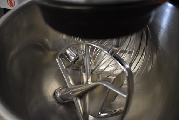 BRAND NEW IN BOX! KitchenAid KSMC895OB Black Metal Countertop 8 Qt. Bowl Lift Planetary Dough Mixer w/ Stainless Steel Mixing Bowl, Bowl Guard, Dough Hook, Whisk and Paddle Attachments. 120 Volts, 1 Phase. 17x13x19. Tested and Working! - Image 3 of 7