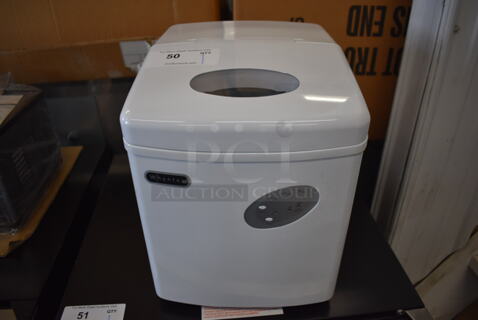 BRAND NEW SCRATCH AND DENT! Whynter IMC-330WS Stainless Steel Commercial Countertop Portable Ice Maker. 115 Volts, 1 Phase. 12x15x13. Tested and Working!