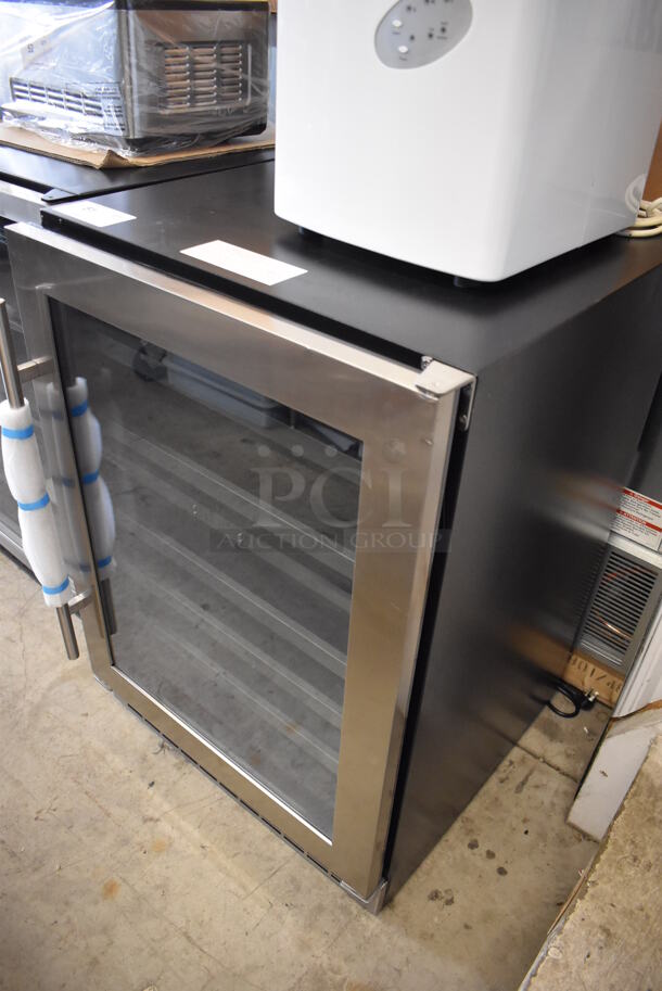 BRAND NEW SCRATCH AND DENT! Danby DWC053D1BSSPR Stainless Steel Mini Wine Chiller Cooler Merchandiser. 115 Volts, 1 Phase. 24x25.5x34.5. Tested and Working! - Image 2 of 6