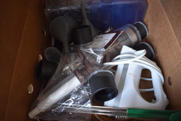 ALL ONE MONEY! Tier Lot of Various Items Including Poly Containers and Utensils - Image 6 of 6