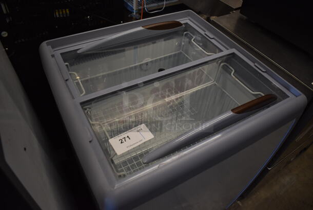 Avantco 360DFF6HCL Metal Commercial Chest Freezer Merchandiser on Commercial Casters. 115 Volts, 1 Phase. 27x26x36. Tested and Working! - Image 2 of 6