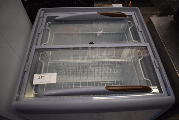 Avantco 360DFF6HCL Metal Commercial Chest Freezer Merchandiser on Commercial Casters. 115 Volts, 1 Phase. 27x26x36. Tested and Working! - Image 3 of 6