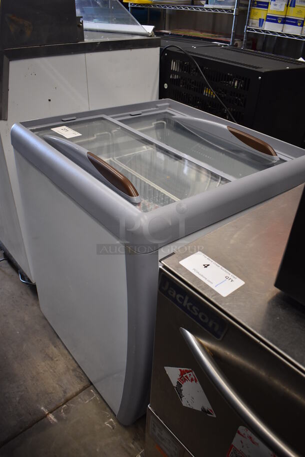 Avantco 360DFF6HCL Metal Commercial Chest Freezer Merchandiser on Commercial Casters. 115 Volts, 1 Phase. 27x26x36. Tested and Working! - Image 5 of 6