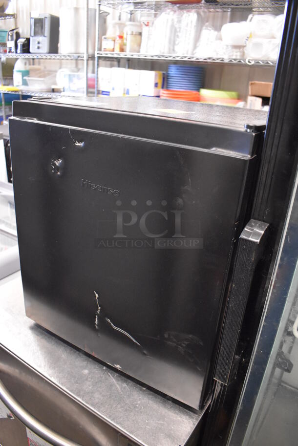 2022 Hisense WMS017M6XBE Metal Mini Cooler. 115 Volts, 1 Phase. 17.5x18x19. Tested and Working! - Image 2 of 5