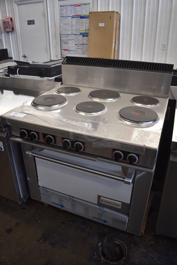 BRAND NEW SCRATCH AND DENT! Garland SS686 Sentry Series 6 Stainless Steel Commercial Electric Powered 6 Burner Sealed Burner Electric Restaurant Range with Oven. Missing 2 Legs. 240 Volts, 1/3 Phase. 36x34x48
