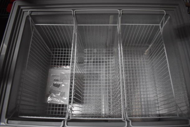 BRAND NEW IN BOX! XS246YBL Metal Commercial Chest Freezer Showcase Merchandiser w/ View Through Lid and Poly Coated Baskets. 32.5x24x33. Tested and Working! - Image 3 of 6