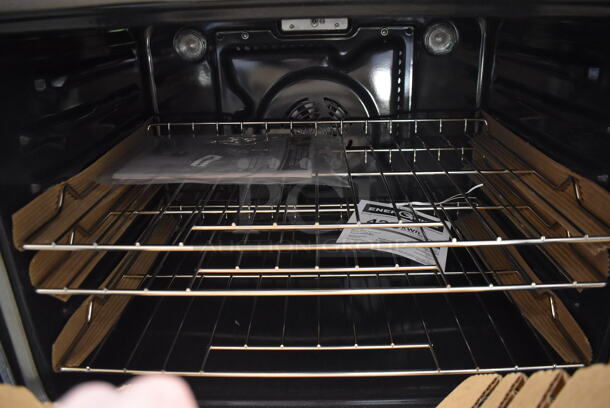 BRAND NEW SCRATCH AND DENT! Whirlpool W10796087B Stainless Steel Commercial Electric Powered Single Door Wall Mount Convection Oven. See Pictures For Glass Damage. 30x25x28.5 - Image 6 of 8