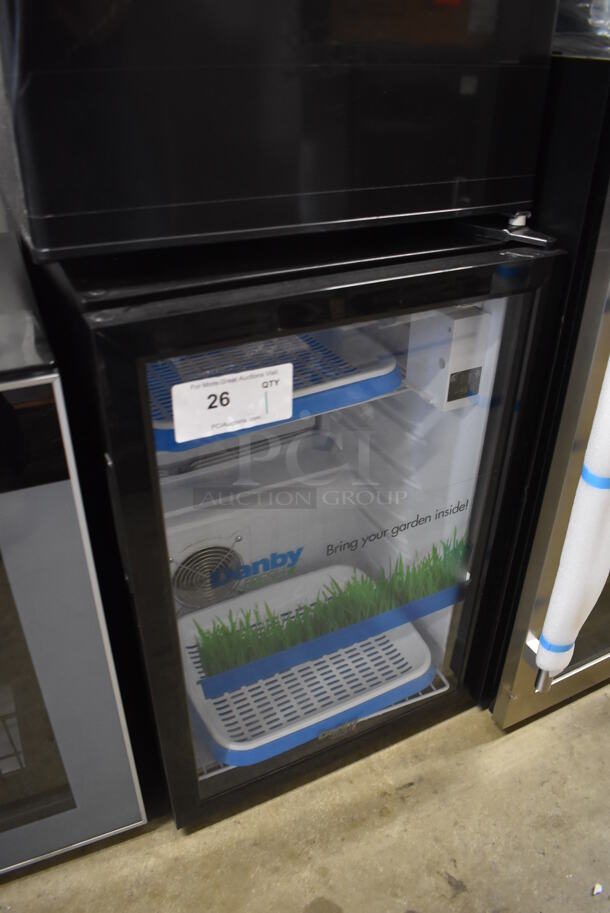 BRAND NEW SCRATCH AND DENT! Danby Metal Commercial Single Door Mini Cooler Merchandiser. 115 Volts, 1 Phase. 17x18x26. Tested and Working! - Image 3 of 6