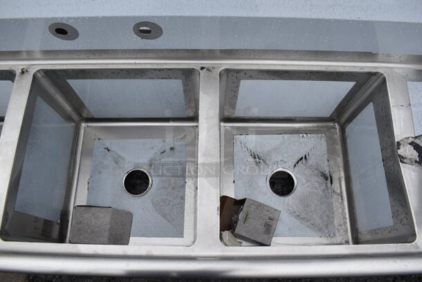 BRAND NEW SCRATCH AND DENT! Regency 600S318181GR Stainless Steel Commercial 16 Gauge 3 Bay Sink w/ Right Side Drain Board. 78x24x29. Bays 18x18x14 - Image 3 of 5