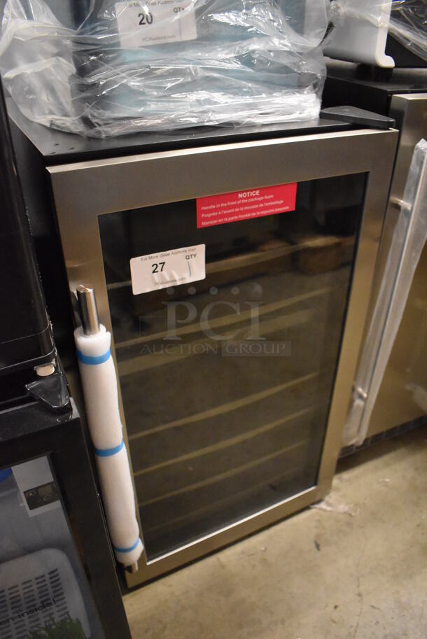 BRAND NEW SCRATCH AND DENT! Danby DWC040A3BSSDD Metal Commercial Single Door Mini Cooler Merchandiser. 115 Volts, 1 Phase. 20x23.5x33. Tested and Working! - Image 3 of 6