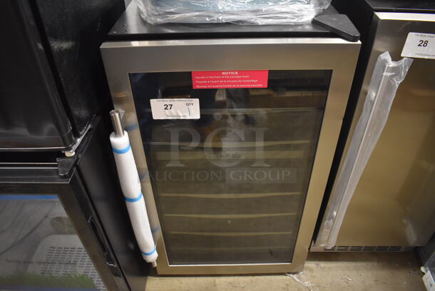 BRAND NEW SCRATCH AND DENT! Danby DWC040A3BSSDD Metal Commercial Single Door Mini Cooler Merchandiser. 115 Volts, 1 Phase. 20x23.5x33. Tested and Working! - Image 4 of 6