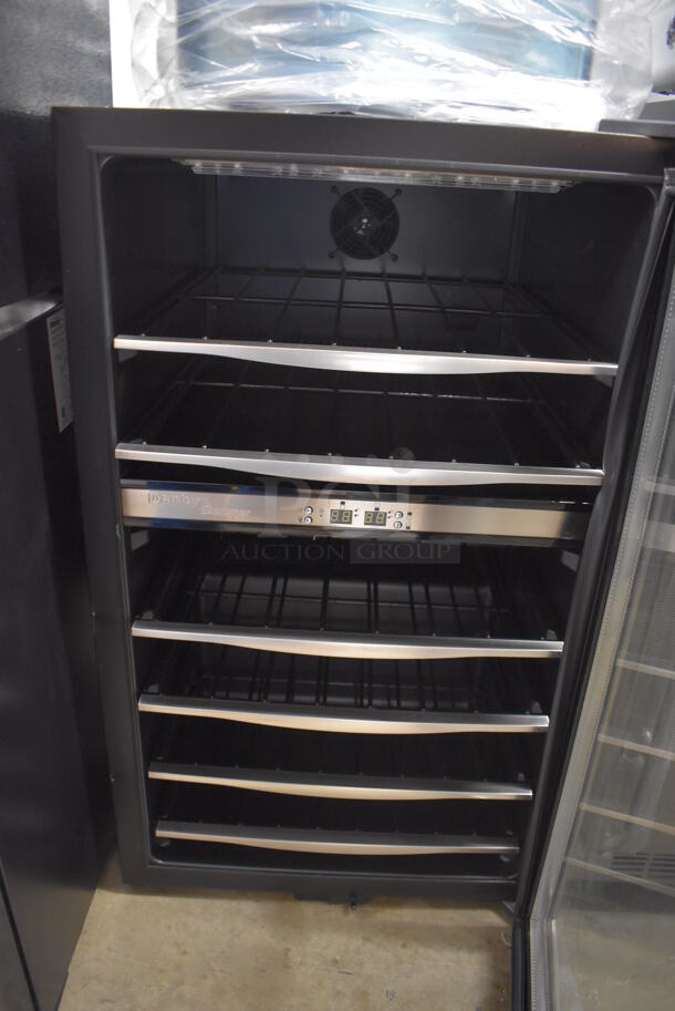 BRAND NEW SCRATCH AND DENT! Danby DWC040A3BSSDD Metal Commercial Single Door Mini Cooler Merchandiser. 115 Volts, 1 Phase. 20x23.5x33. Tested and Working! - Image 5 of 6