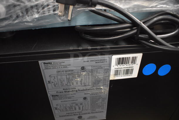 BRAND NEW SCRATCH AND DENT! Danby DWC040A3BSSDD Metal Commercial Single Door Mini Cooler Merchandiser. 115 Volts, 1 Phase. 20x23.5x33. Tested and Working! - Image 6 of 6
