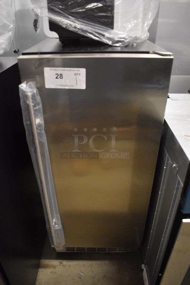 BRAND NEW SCRATCH AND DENT! Danby DIM32D1BSSPR Stainless Steel Commercial Self Contained Ice Machine. 115 Volts, 1 Phase. 15x23x34. Tested and Working!