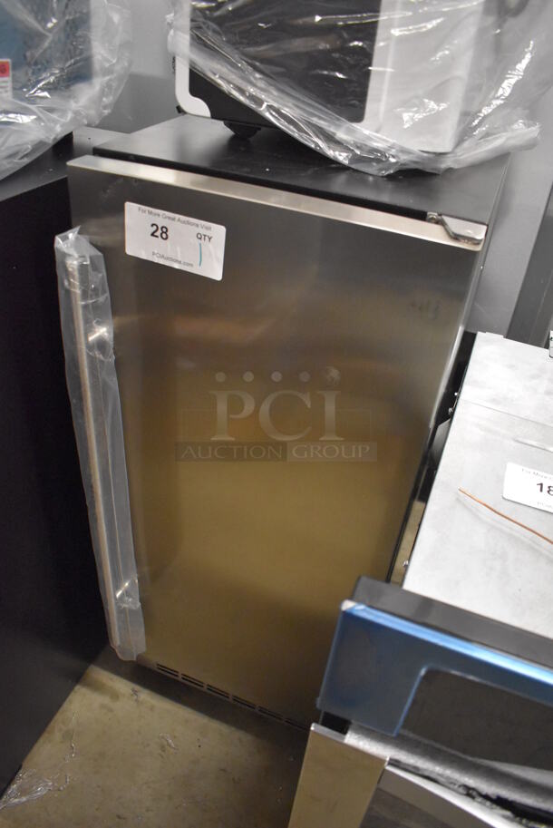 BRAND NEW SCRATCH AND DENT! Danby DIM32D1BSSPR Stainless Steel Commercial Self Contained Ice Machine. 115 Volts, 1 Phase. 15x23x34. Tested and Working! - Image 3 of 5