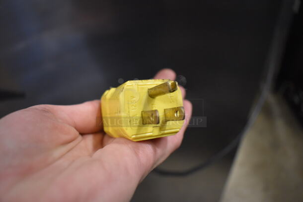 2013 True TG1R-1S ENERGY STAR Stainless Steel Commercial Single Door Reach In Cooler w/ Poly Coated Racks on Commercial Casters. 115 Volts, 1 Phase. 29x35x83. Tested and Working! - Image 7 of 7