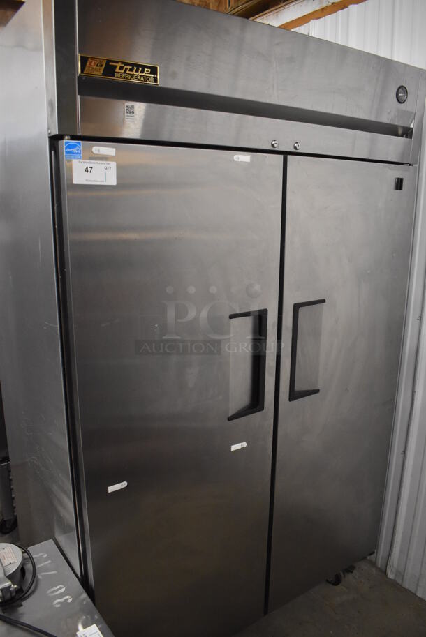2013 True TG2R-2S ENERGY STAR Stainless Steel Commercial 2 Door Reach In Cooler w/ Poly Coated Racks on Commercial Casters. 115 Volts, 1 Phase. 51x35x83. Tested and Powers On But Does Not Get Cold