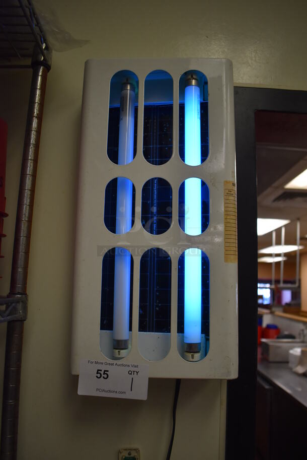 White Metal Wall Mount Bug Zapper. 115 Volts, 1 Phase. Tested and Working! (Kitchen) - Image 1 of 3
