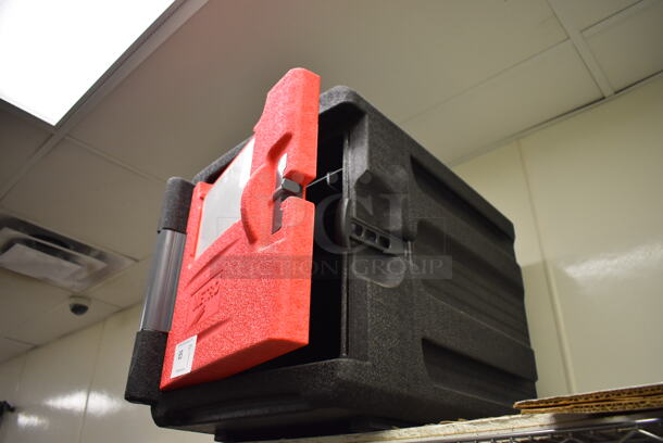 Metro Red and Black Insulated Food Carrying Case. (Kitchen) - Image 2 of 4