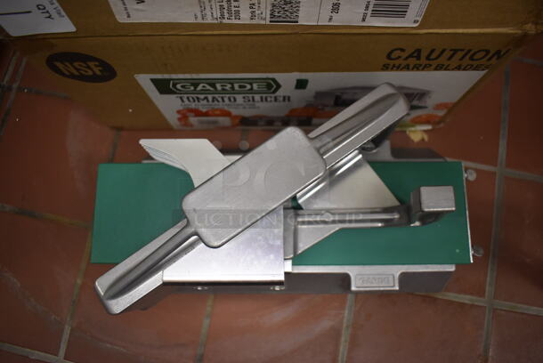 IN ORIGINAL BOX! Garde Metal Countertop Tomato Slicer. (Kitchen) - Image 4 of 5
