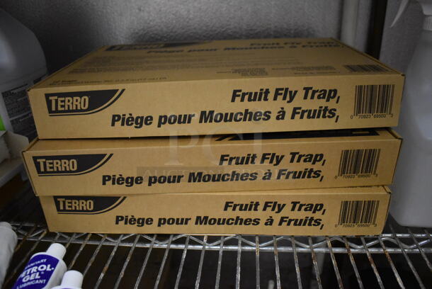 ALL ONE MONEY! Tier Lot of Various Items Including Poly Spray Bottles, Fly Traps and Glass Cleaner. (Kitchen) - Image 4 of 6