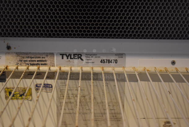Tyler NMSC8 Metal Commercial Floor Style Open Grab N Go Cooler w/ Sneeze Guard. 120 Volts, 1 Phase. BUYER MUST REMOVE: Give Yourself Ample Time To Remove This Item on Pick Up Day. (Dining Room) - Image 4 of 7