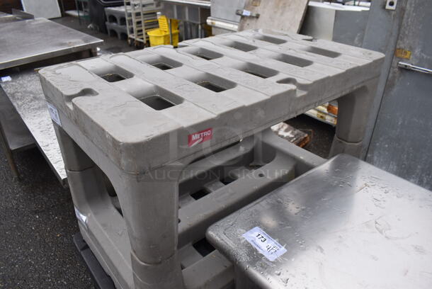 Metro Gray Poly Dunnage Rack. 36x22x12