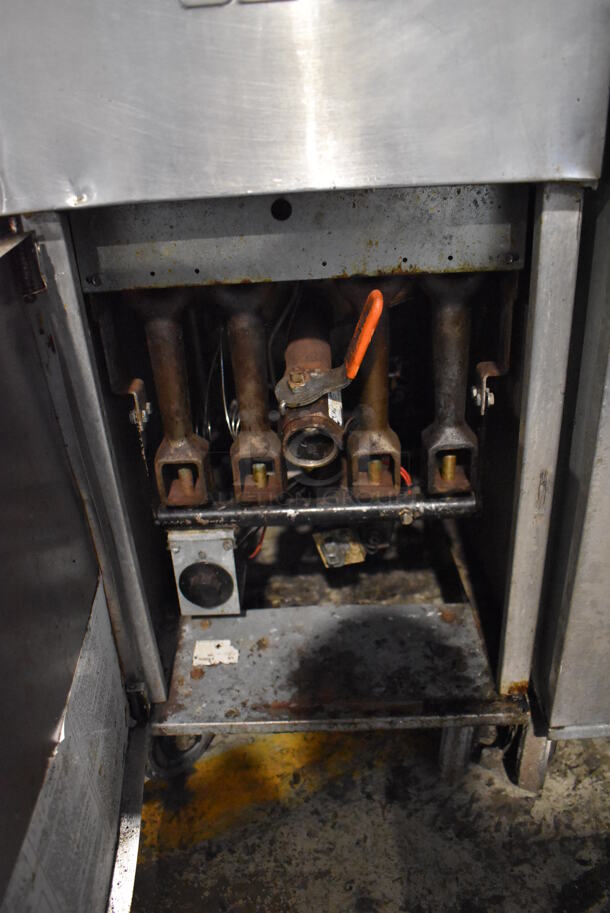 Dean SR152GP Stainless Steel Commercial Propane Gas Powered Deep Fat Fryer w/ Metal Fry Basket on Commercial Casters. 120,000 BTU. 16x30x46 - Image 5 of 6