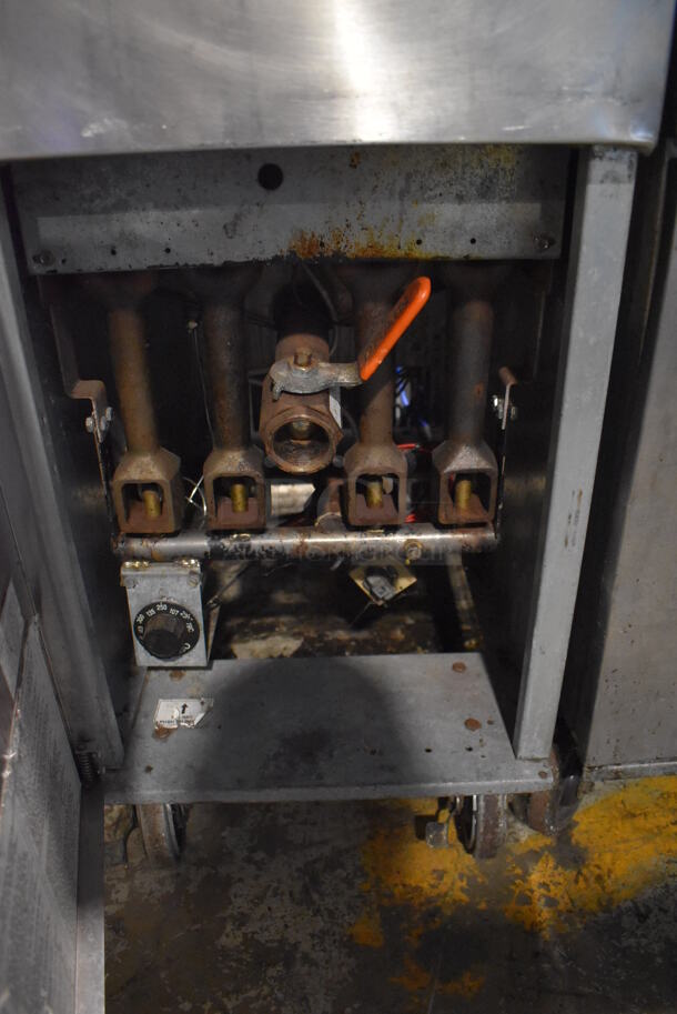 Dean SR152GP Stainless Steel Commercial Propane Gas Powered Deep Fat Fryer w/ Metal Fry Basket on Commercial Casters. 120,000 BTU. 16x30x46 - Image 5 of 6