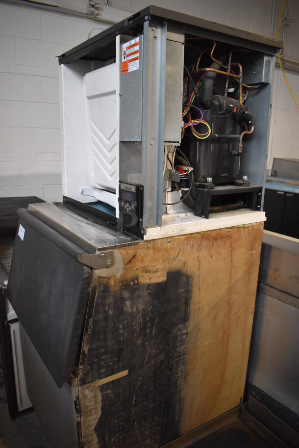 2012 Manitowoc ID0853W-261 Stainless Steel Commercial Ice Machine Head on Commercial Bin. 208-230 Volts, 1 Phase. 31x34x72.5 - Image 6 of 6