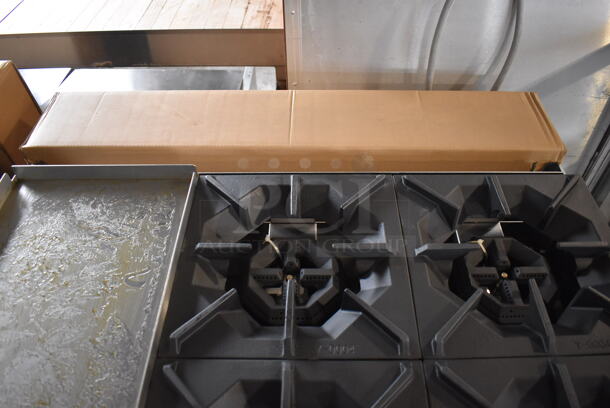 BRAND NEW! Cook Rite ATO-24G2B Stainless Steel Commercial Natural Gas Powered Flat Top Griddle w/ 4 Burner Range, Oven, Back Splash and Over Shelf. Stock Picture Used For Gallery Picture. 36x31x31 - Image 9 of 11