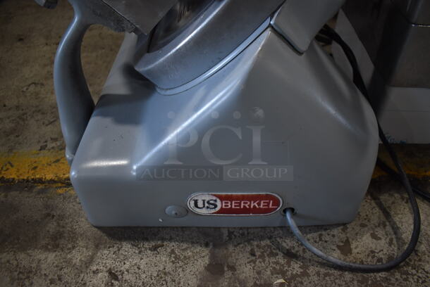 Berkel Stainless Steel Commercial Countertop Meat Slicer w/ Blade Sharpener. 115 Volts, 1 Phase. 27x20x20. Tested and Working! - Image 5 of 7