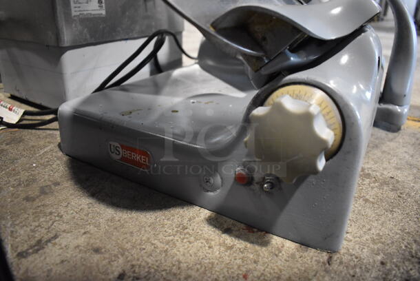 Berkel Stainless Steel Commercial Countertop Meat Slicer w/ Blade Sharpener. 115 Volts, 1 Phase. 27x20x20. Tested and Working! - Image 6 of 7