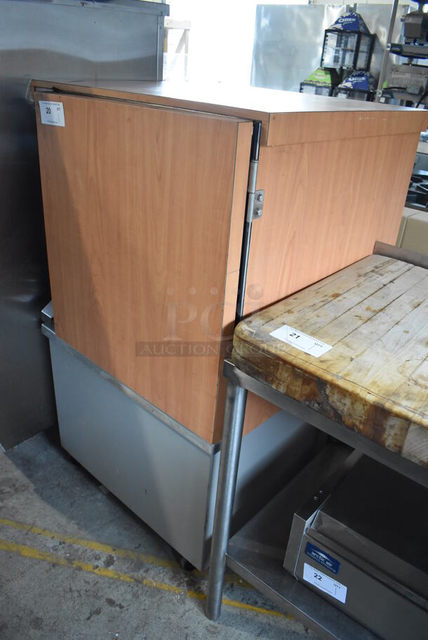 Metro C190 Metal Commercial Holding Cabinet on Commercial Casters. 30x30x49. Tested and Working! - Image 5 of 5