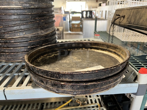38 Metal Round Baking Pans. 15x15x2. 38 Times Your Bid!