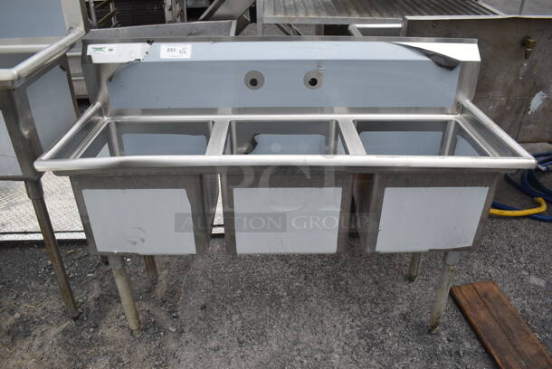 BRAND NEW SCRATCH AND DENT! Regency 600s31515 Stainless Steel Commercial 16 Gauge 3 Bay Sink. Bays 14x14x12