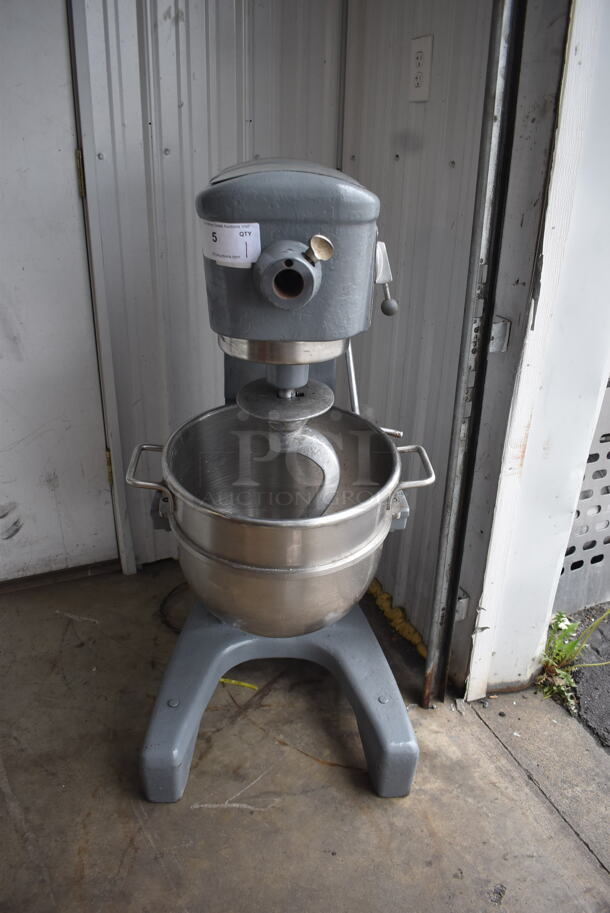 Hobart D300 30 Quart Commercial 3 Speed Mixer With Stainless Steel Bowl and Dough Hook  115V/1 Phase. Tested and Working!