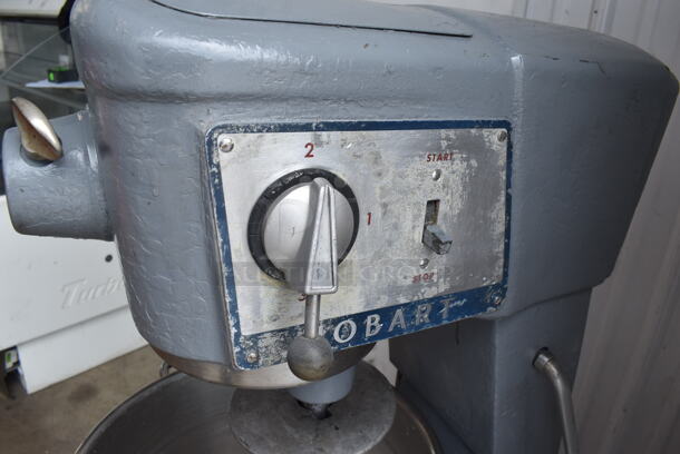 Hobart D300 30 Quart Commercial 3 Speed Mixer With Stainless Steel Bowl and Dough Hook  115V/1 Phase. Tested and Working! - Image 4 of 7
