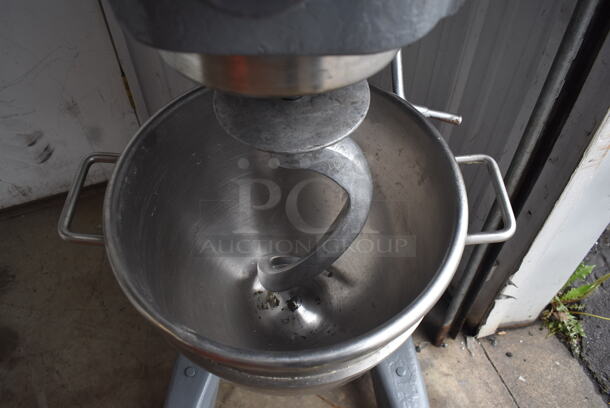 Hobart D300 30 Quart Commercial 3 Speed Mixer With Stainless Steel Bowl and Dough Hook  115V/1 Phase. Tested and Working! - Image 5 of 7