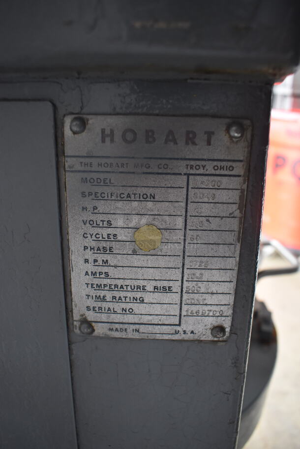 Hobart D300 30 Quart Commercial 3 Speed Mixer With Stainless Steel Bowl and Dough Hook  115V/1 Phase. Tested and Working! - Image 6 of 7