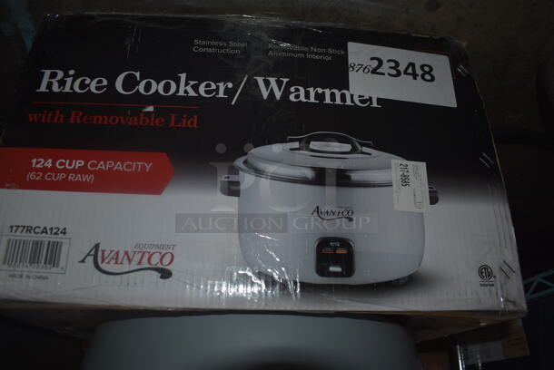 BRAND NEW SCRATCH AND DENT! Avantco  Stainless Steel Electric Rice Cooker/Warmer With Removable Lid, Spoon and Manual. Tested and Working! 240V.  - Image 4 of 6