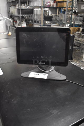 Toast Kitchen Display Monitor With Card Reader, Black.