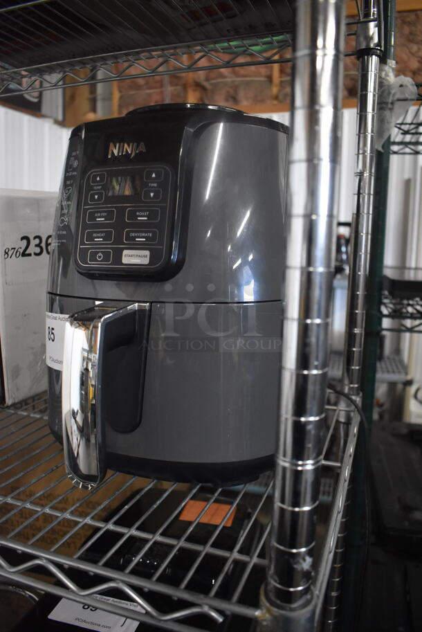 LIKE NEW! USED A FEW TIMES! Ninja AF101 Air Fryer. 115 Volts 1 Phase. Tested and Working! - Image 3 of 6