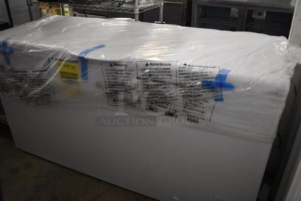 BRAND NEW SCRATCH AND DENT! GE FCM16DLWW White Chest Freezer. 115 Volts 1 Phase. Tested and Working!  - Image 3 of 5
